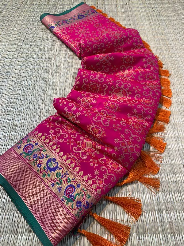 Pink_Pure_Bandhej_Patola_Silk_Sarees_with_Minakari_Work_With_Blouse_Piece_Attached